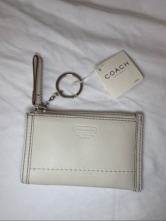 Coach Handbags - NWT Coach Cream Leather Zip Card Case with Key Ring